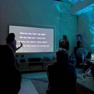 Karaoke csomag bérlés – Mikrofon, projektor, hangfal | FunRent